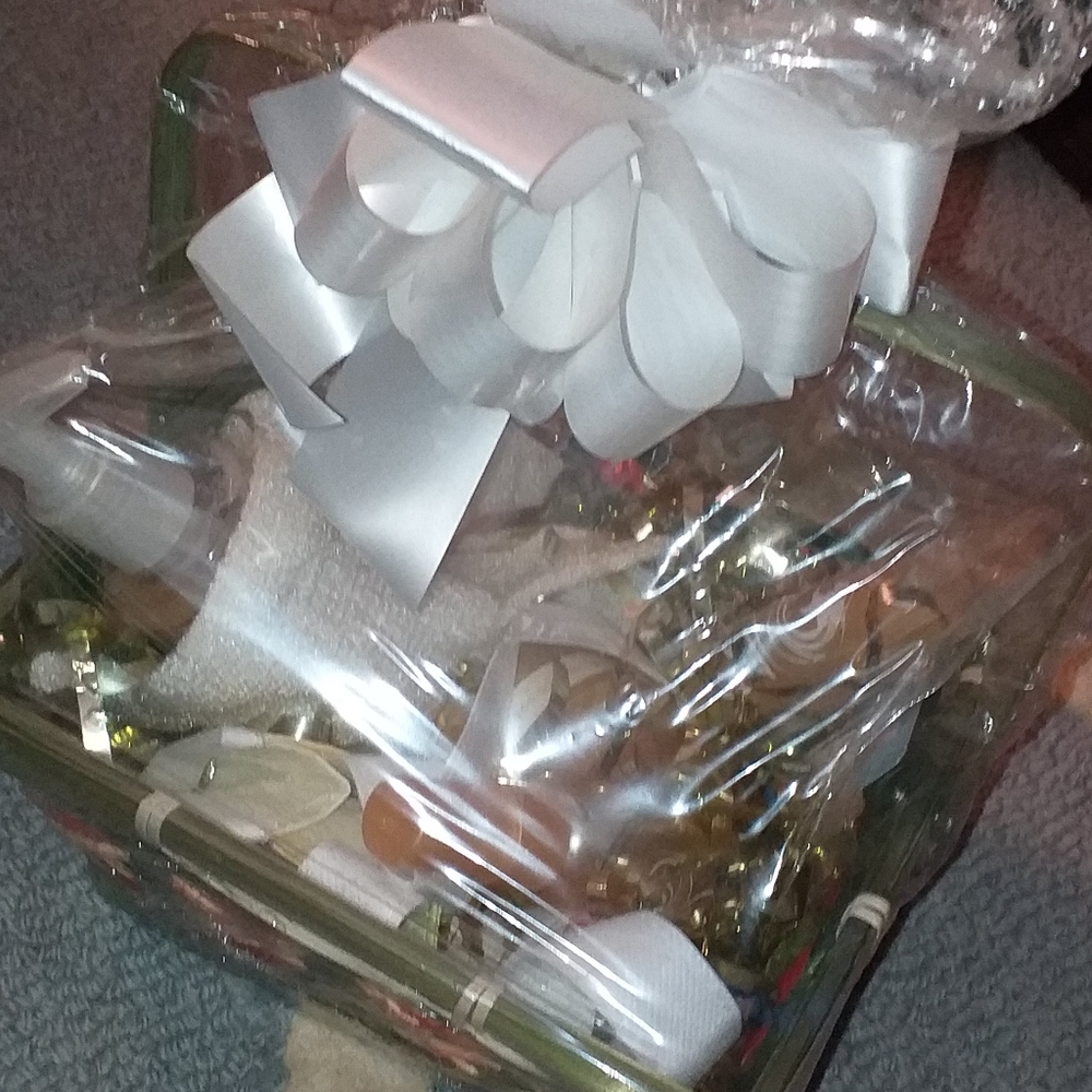 Mk gift basket 🗽